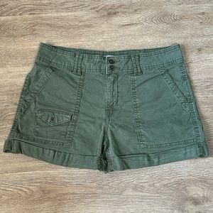 TIME AND TRU Relaxed-Fit, Mid-Rise, Cuffed Utility Cargo Shorts, Green - Size 6